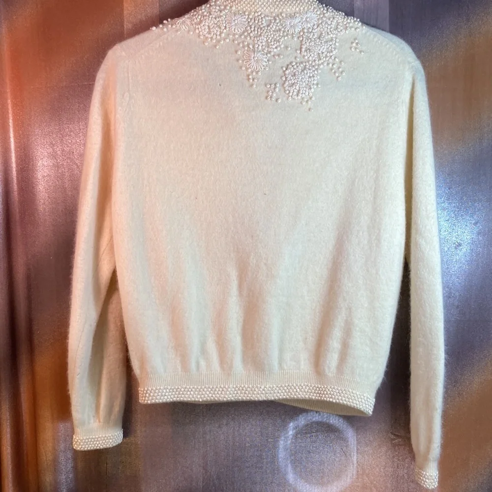 Vintage 50’s cream cardigan with pearls. Has holes.‎ 38” chest.  32” waist. B9